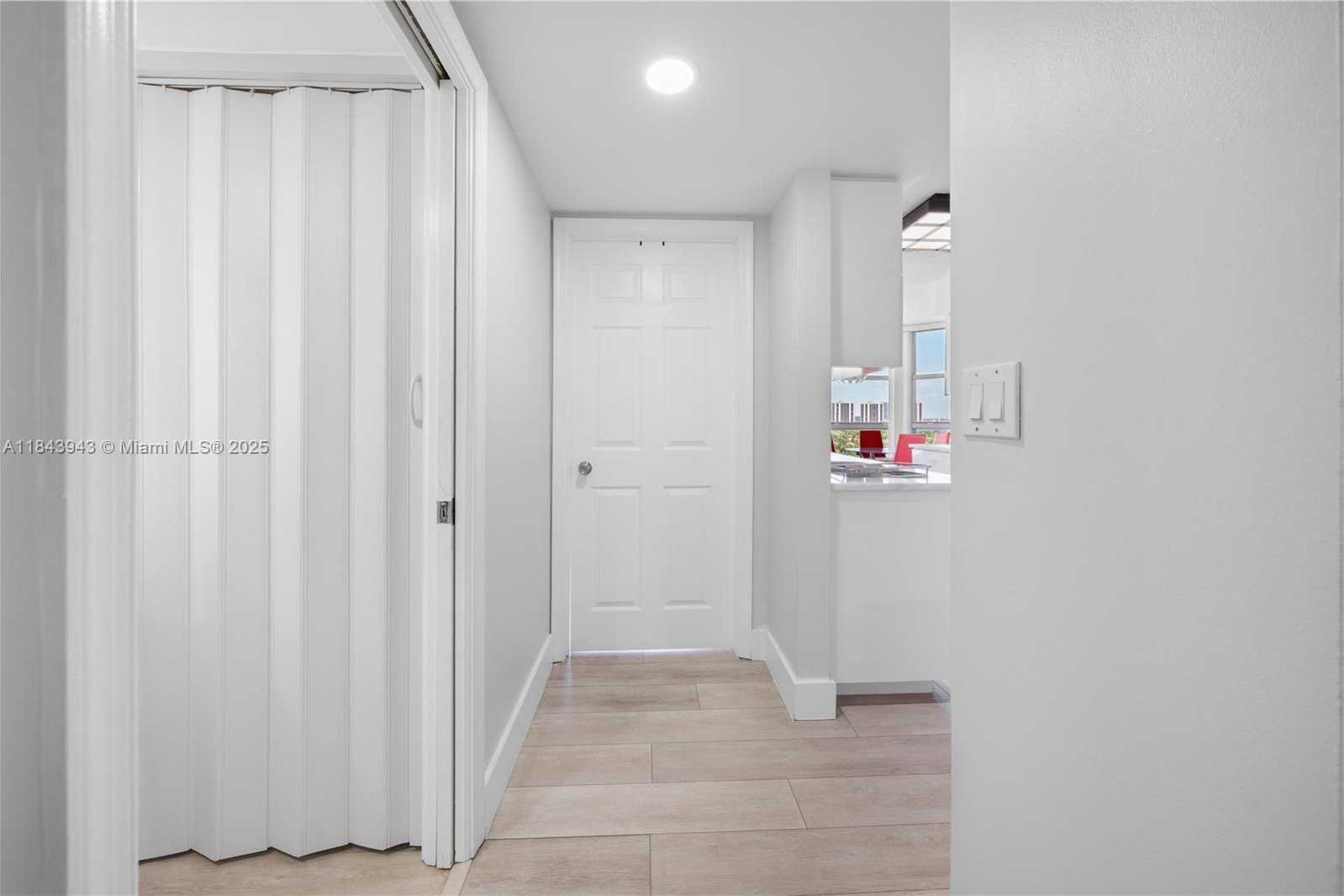 Small Image of 3530 MYSTIC POINTE DR #1406, Aventura Number 22
