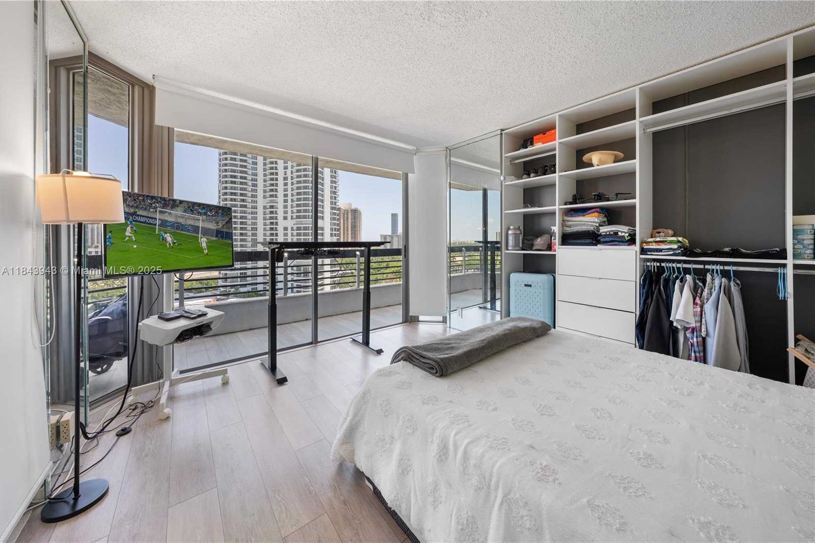 Small Image of 3530 MYSTIC POINTE DR #1406, Aventura Number 24