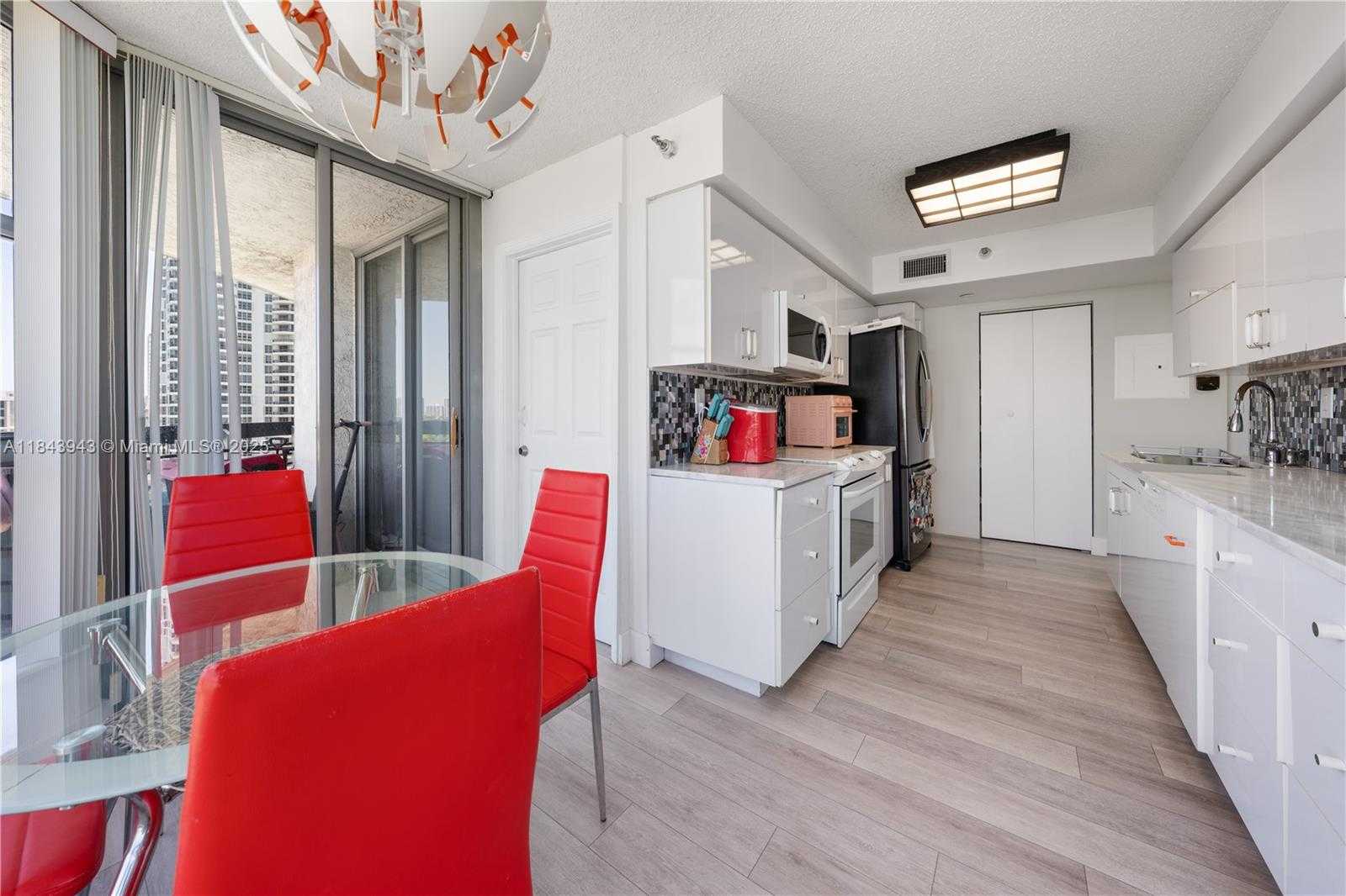 Small Image of 3530 MYSTIC POINTE DR #1406, Aventura Number 8