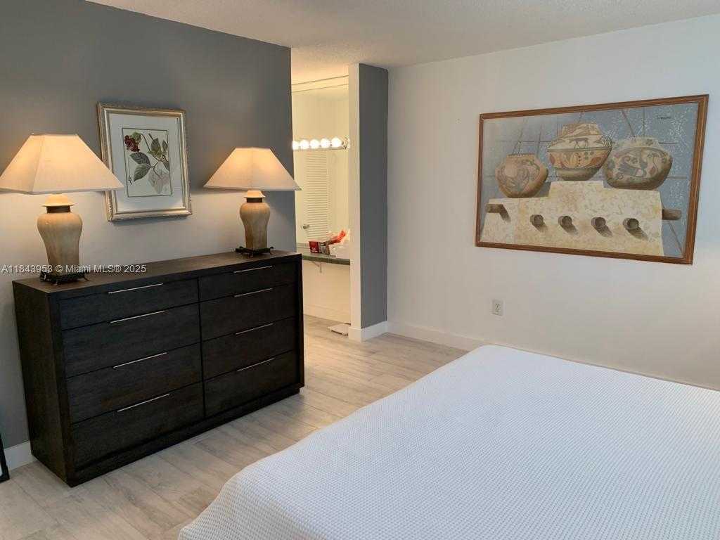 Small Image of 800 WEST AVE #520, Miami Beach Number 11