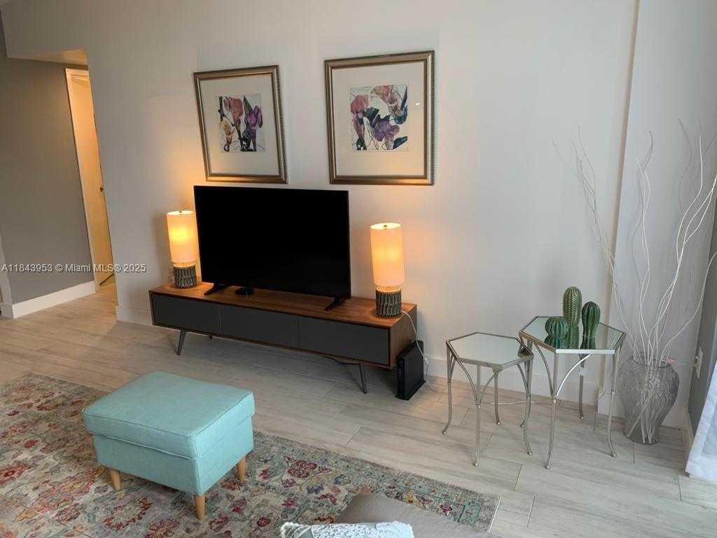 Small Image of 800 WEST AVE #520, Miami Beach Number 6