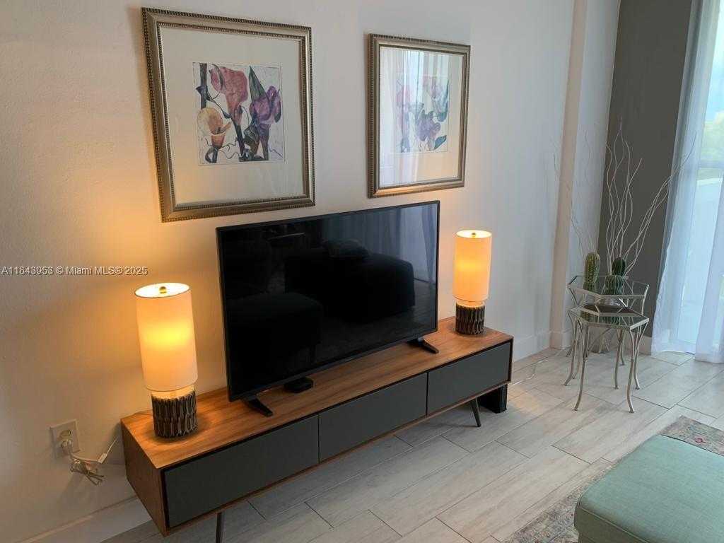 Small Image of 800 WEST AVE #520, Miami Beach Number 7
