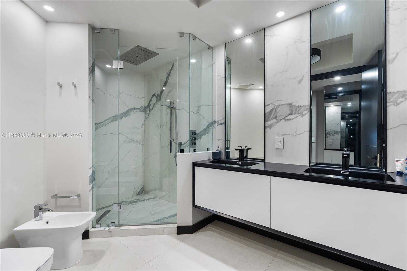 Small Image of 100 SOUTH POINTE DR #2301, Miami Beach Number 10