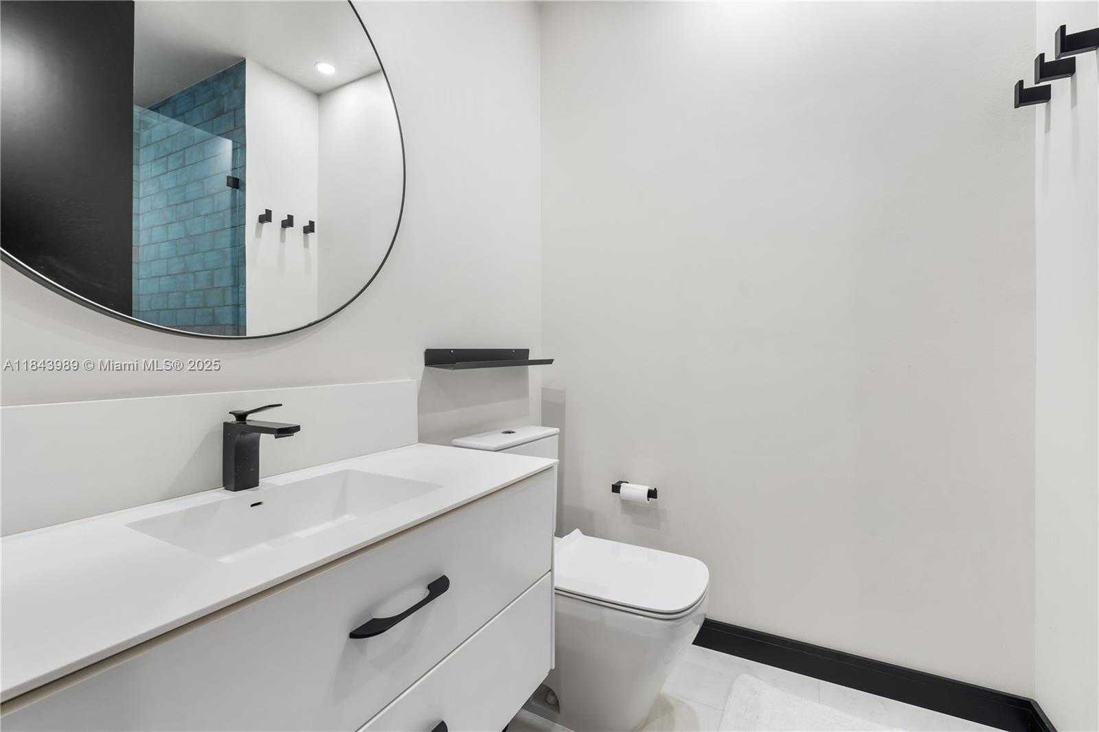 Small Image of 100 SOUTH POINTE DR #2301, Miami Beach Number 12