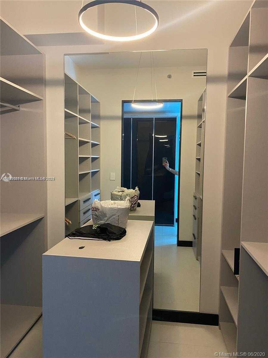 Small Image of 100 SOUTH POINTE DR #2301, Miami Beach Number 16