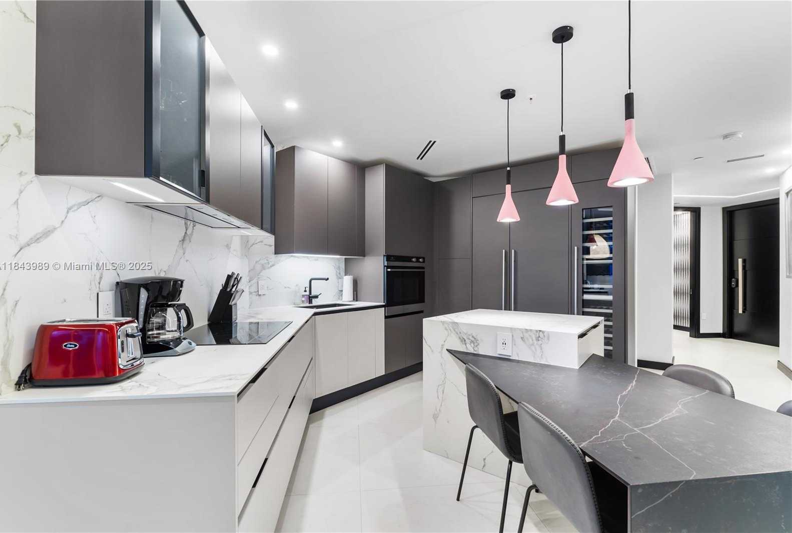 Small Image of 100 SOUTH POINTE DR #2301, Miami Beach Number 5