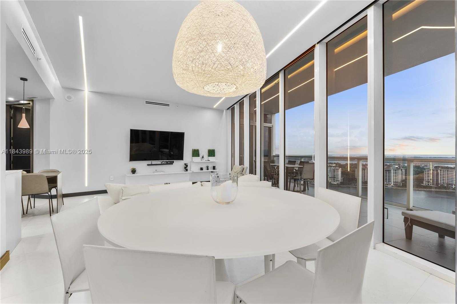 Small Image of 100 SOUTH POINTE DR #2301, Miami Beach Number 8