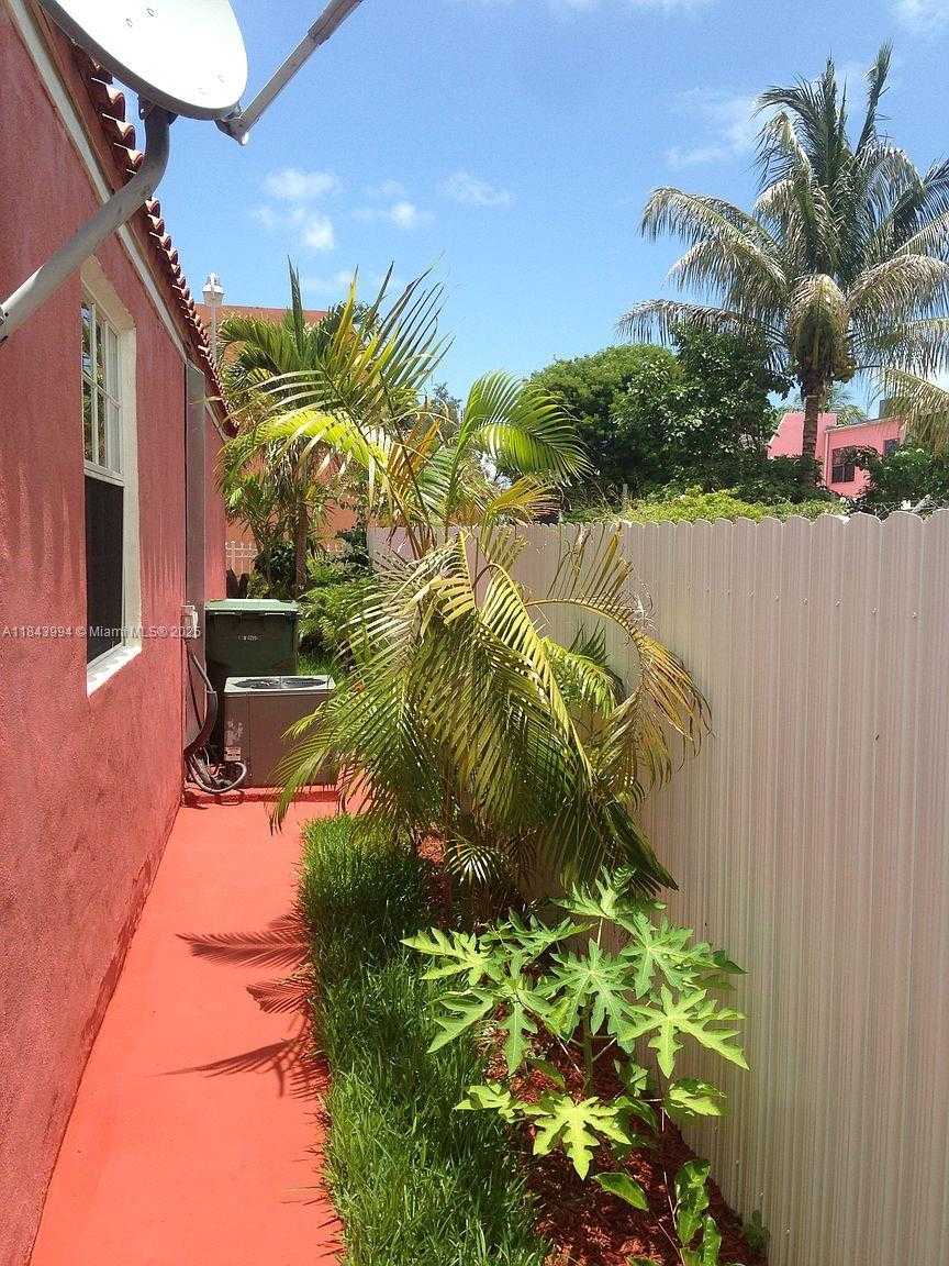 Small Image of 636 NORTH WEST 11TH ST #636, Miami Number 16