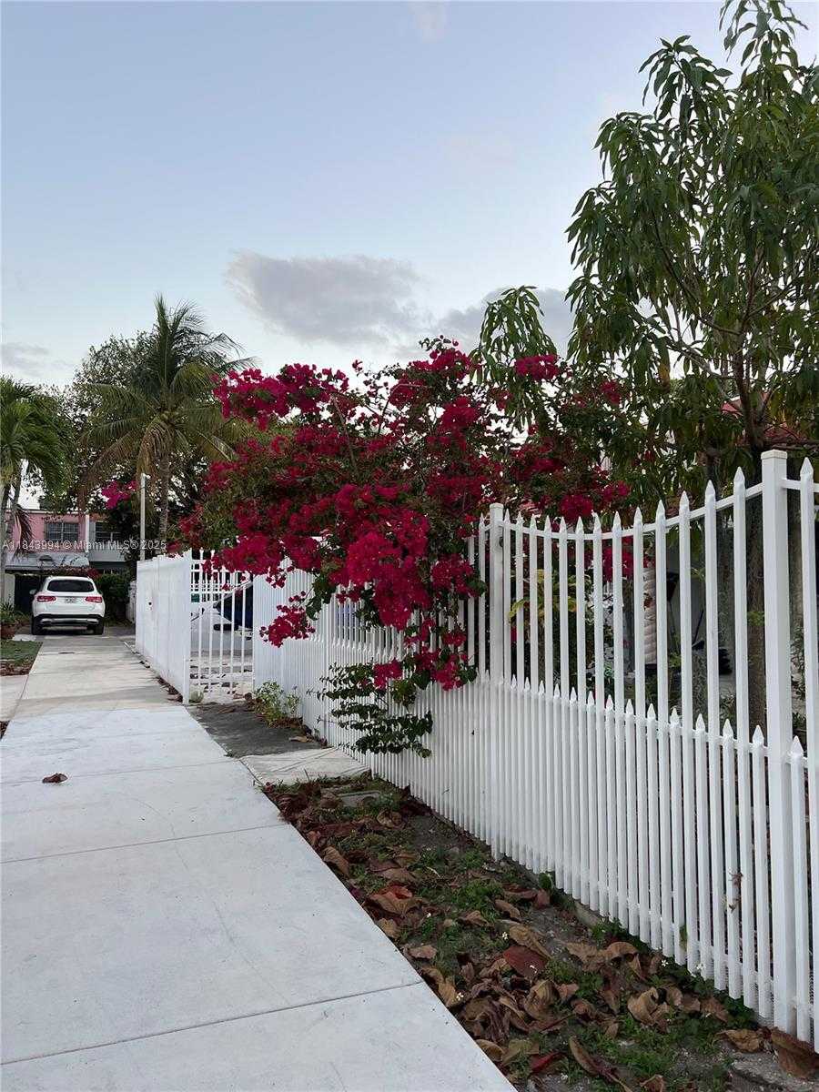 Small Image of 636 NORTH WEST 11TH ST #636, Miami Number 17