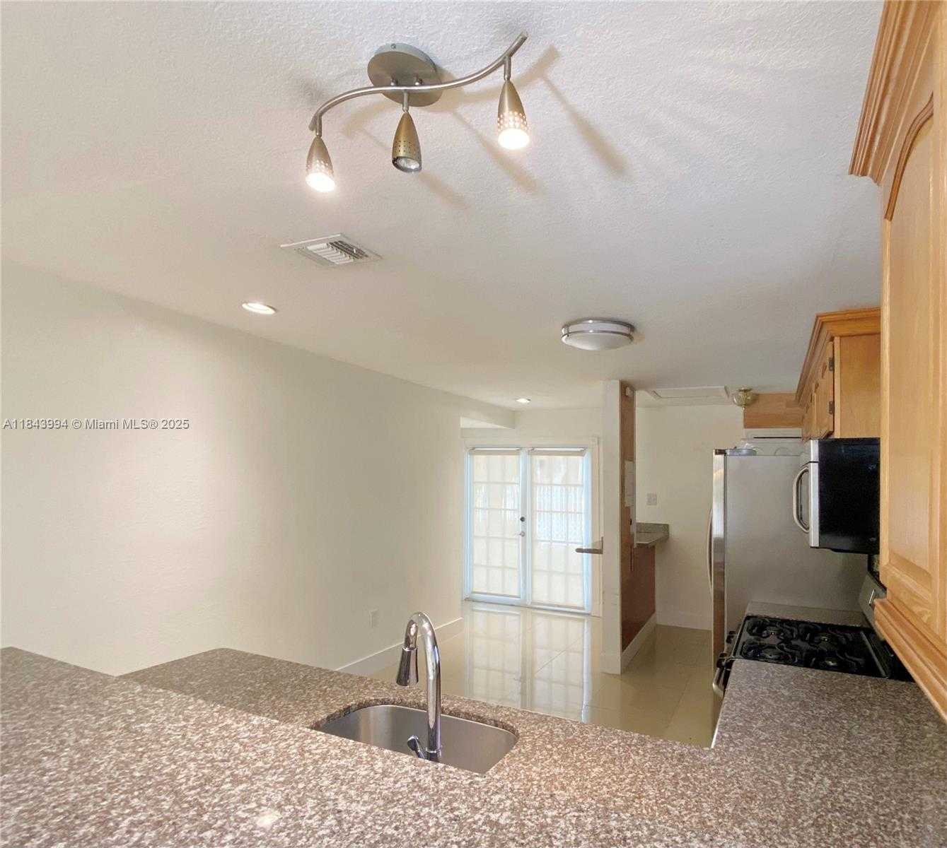 Small Image of 636 NORTH WEST 11TH ST #636, Miami Number 6