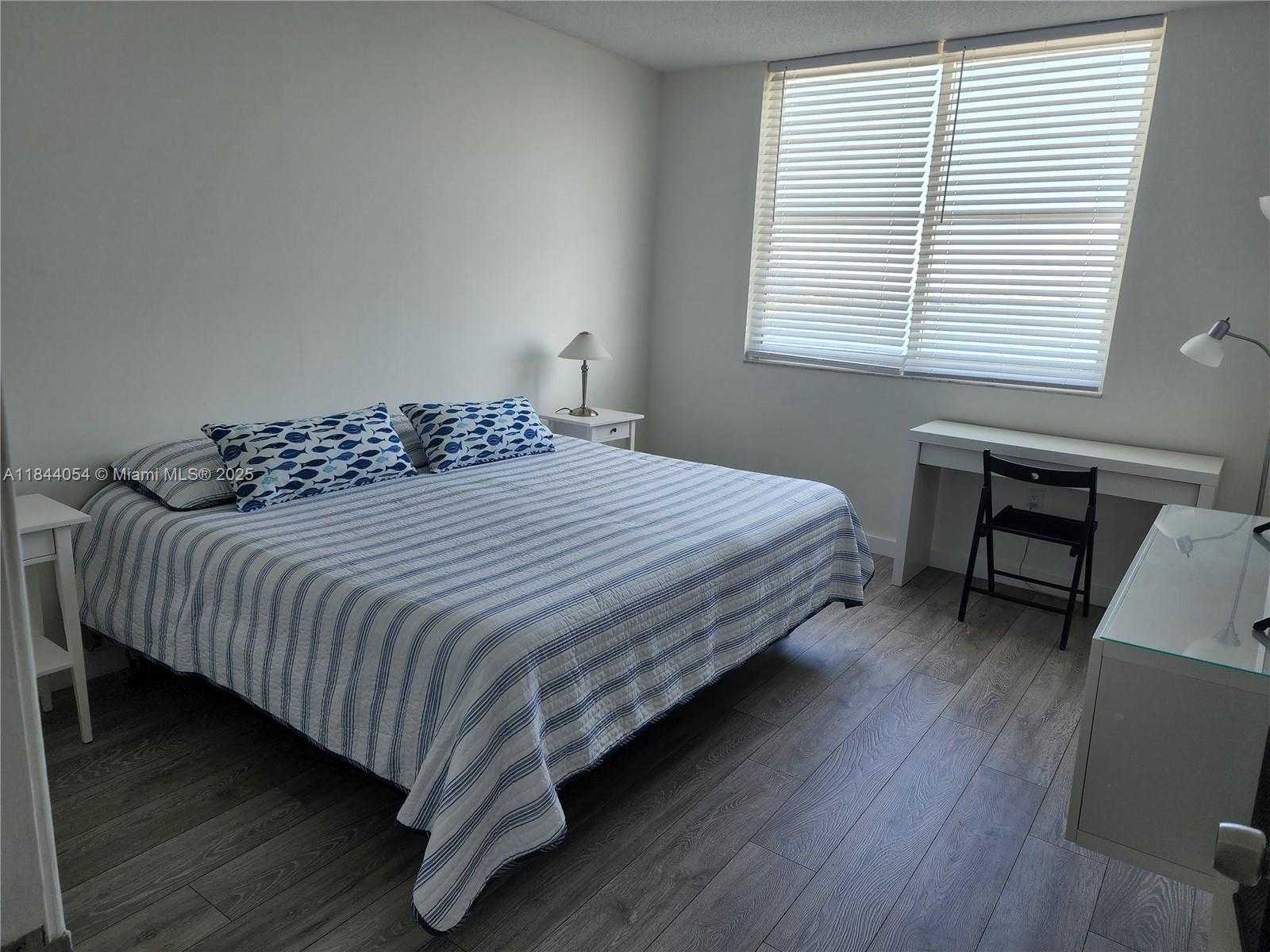 Small Image of 300 BAYVIEW DR #1608, Sunny Isles Beach Number 10