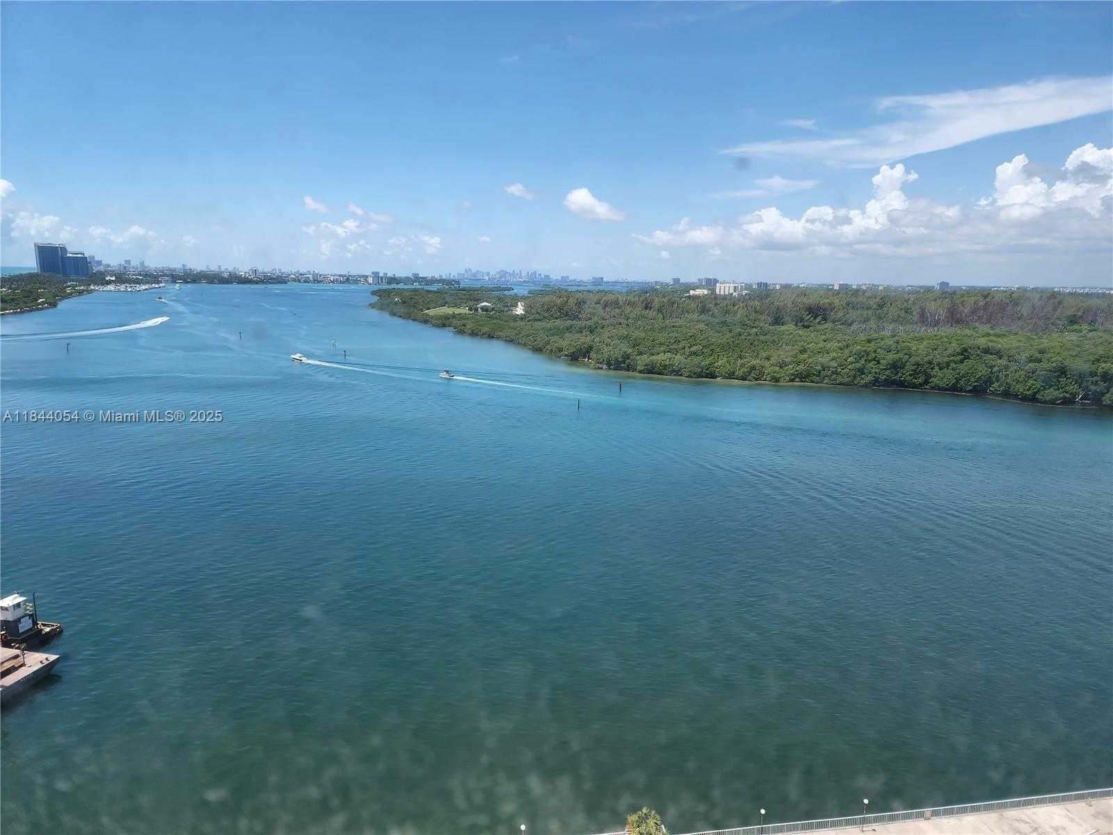 Small Image of 300 BAYVIEW DR #1608, Sunny Isles Beach Number 14