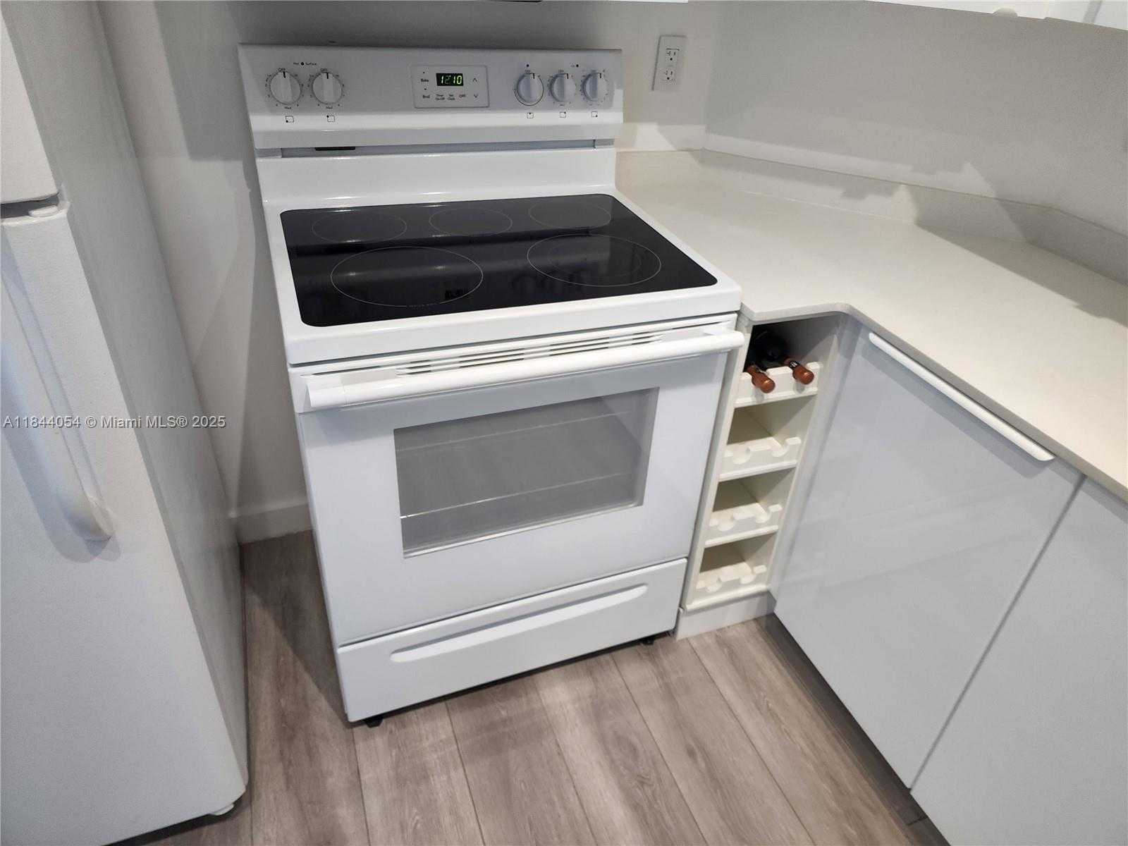 Small Image of 300 BAYVIEW DR #1608, Sunny Isles Beach Number 8