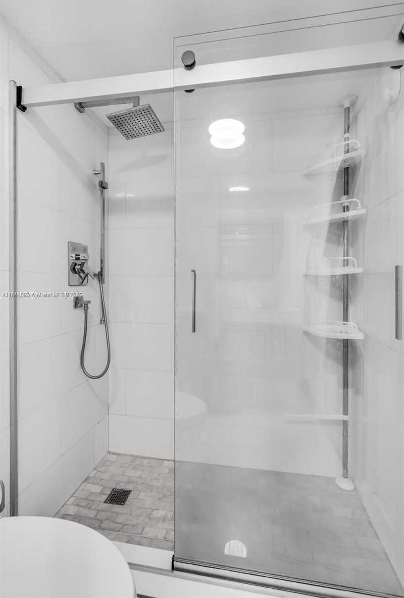 Small Image of 77 CRANDON BLVD #3B, Key Biscayne Number 12