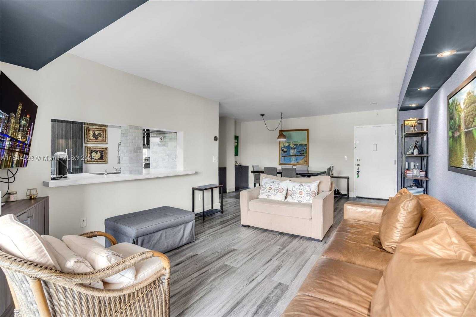 Small Image of 77 CRANDON BLVD #3B, Key Biscayne Number 5