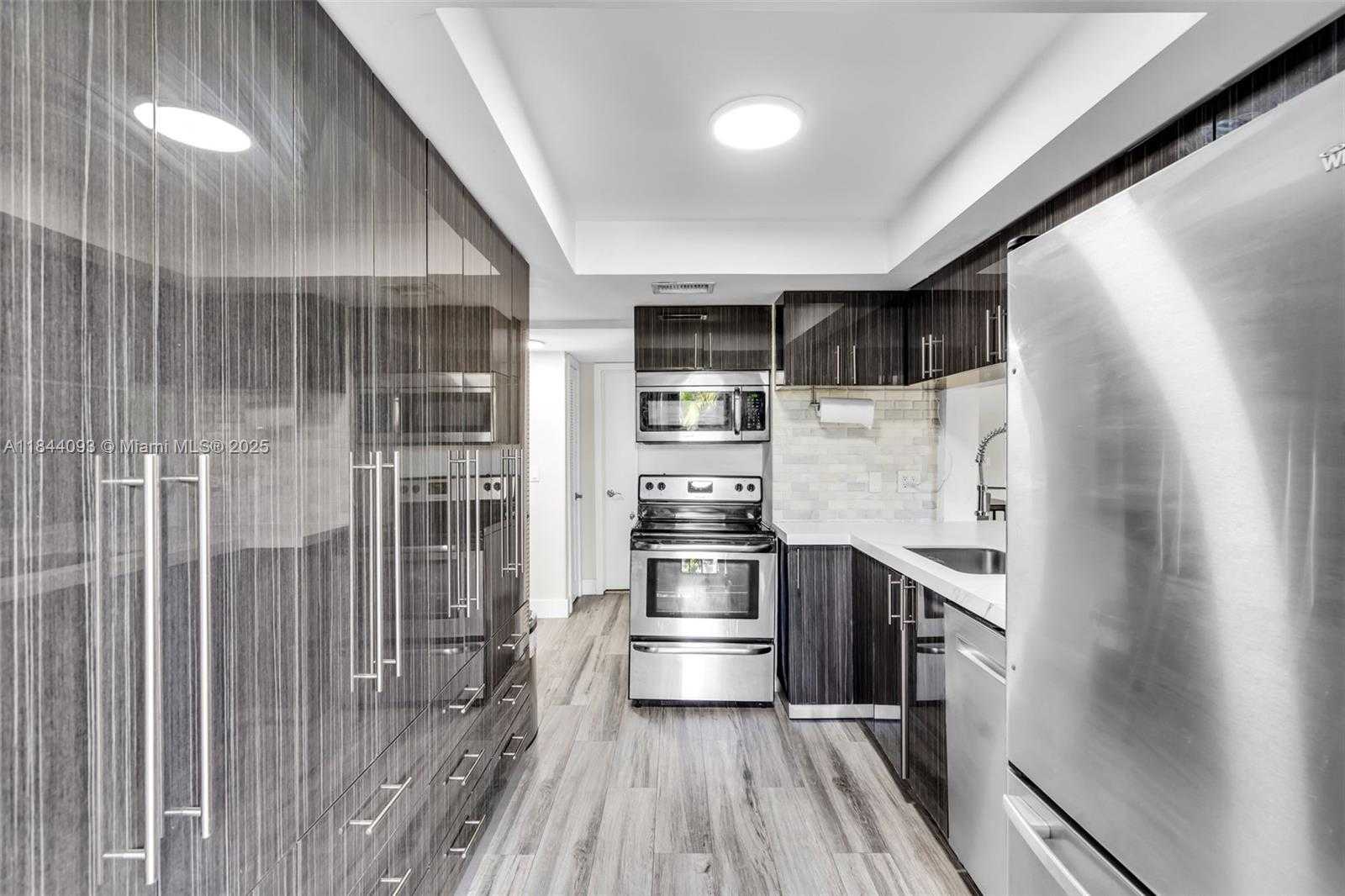 Small Image of 77 CRANDON BLVD #3B, Key Biscayne Number 8