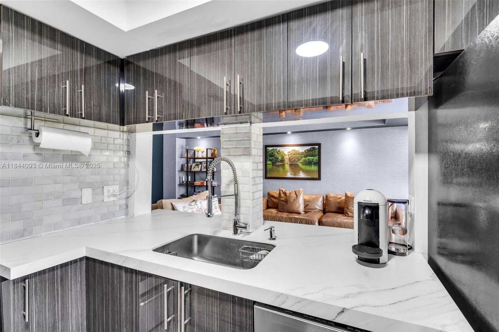 Small Image of 77 CRANDON BLVD #3B, Key Biscayne Number 9