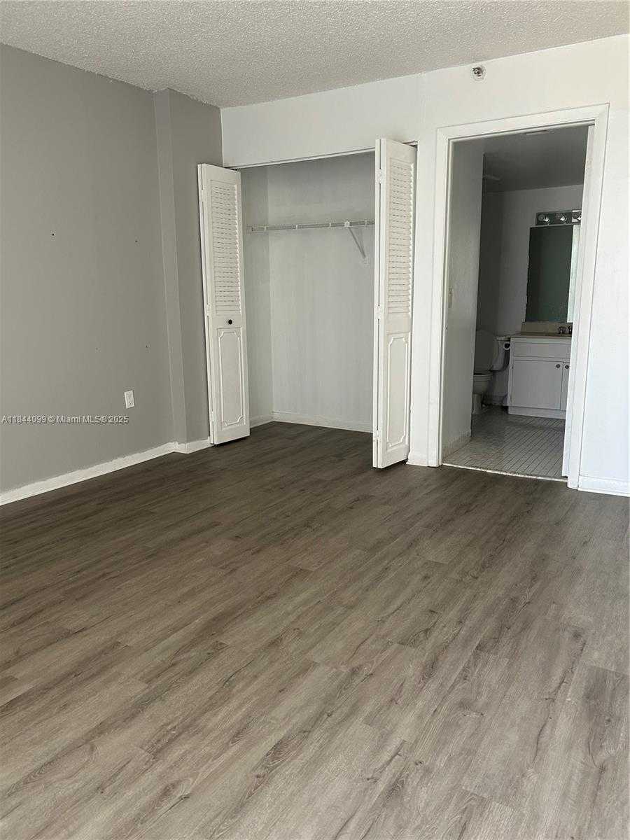 Small Image of 17600 NORTH BAY RD #N406, Sunny Isles Beach Number 11