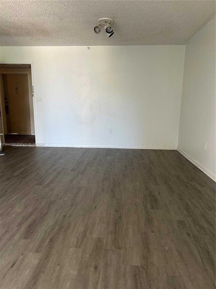 Small Image of 17600 NORTH BAY RD #N406, Sunny Isles Beach Number 4