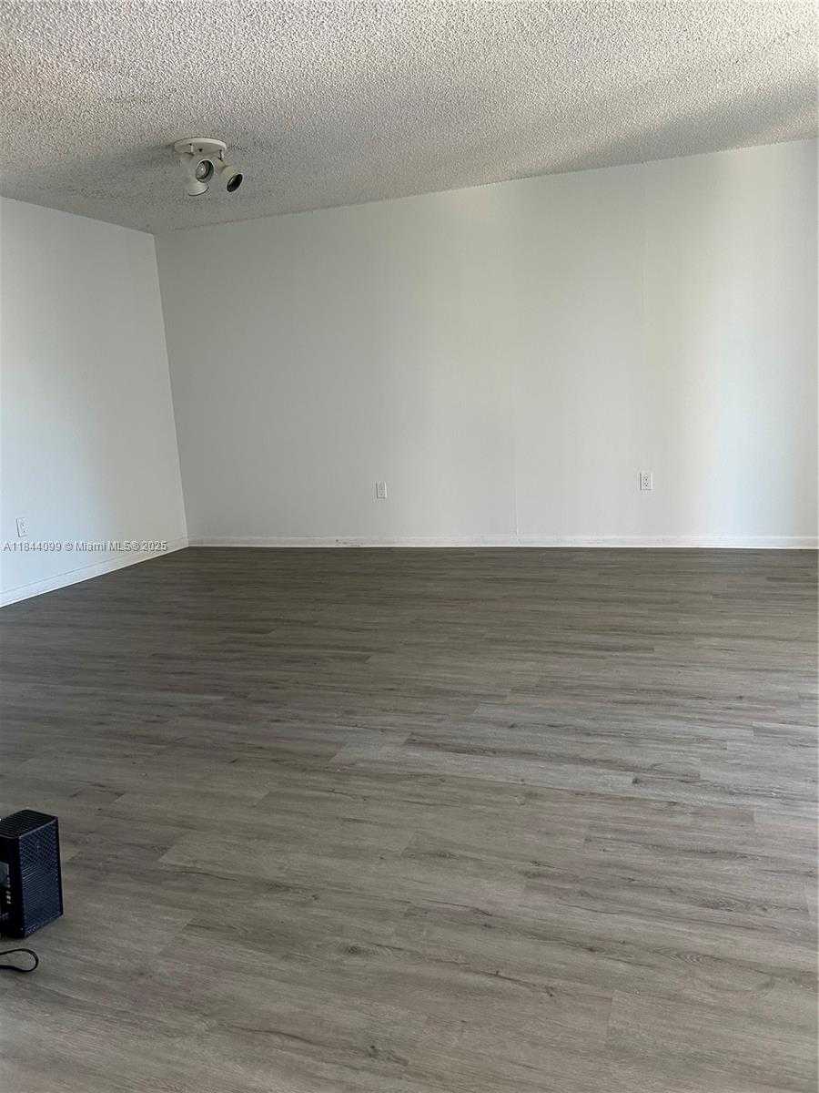 Small Image of 17600 NORTH BAY RD #N406, Sunny Isles Beach Number 5