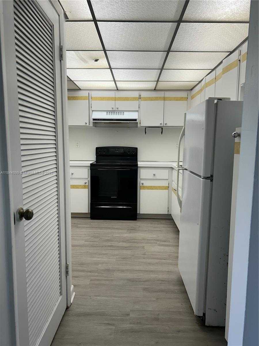 Small Image of 17600 NORTH BAY RD #N406, Sunny Isles Beach Number 6