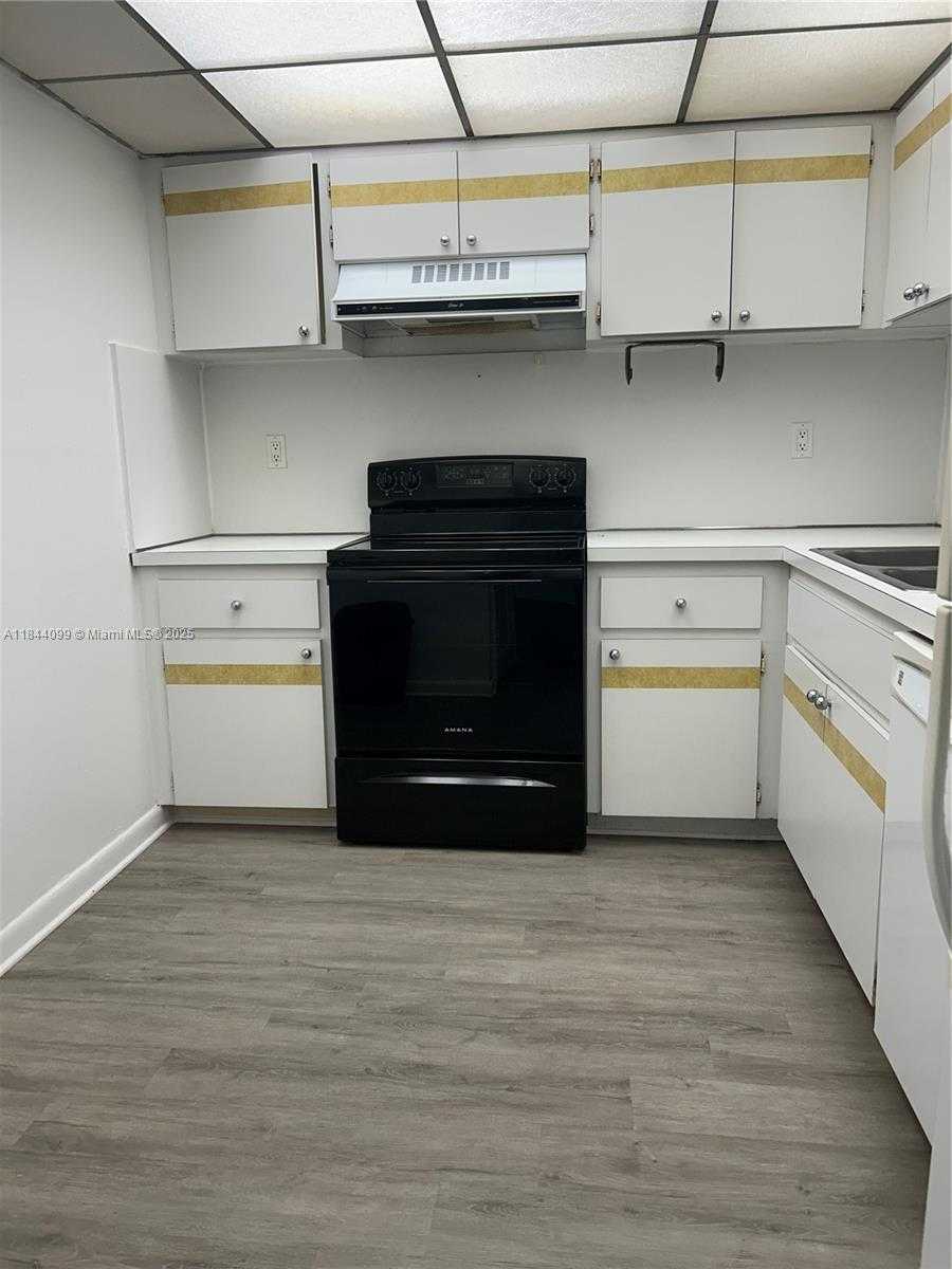 Small Image of 17600 NORTH BAY RD #N406, Sunny Isles Beach Number 7