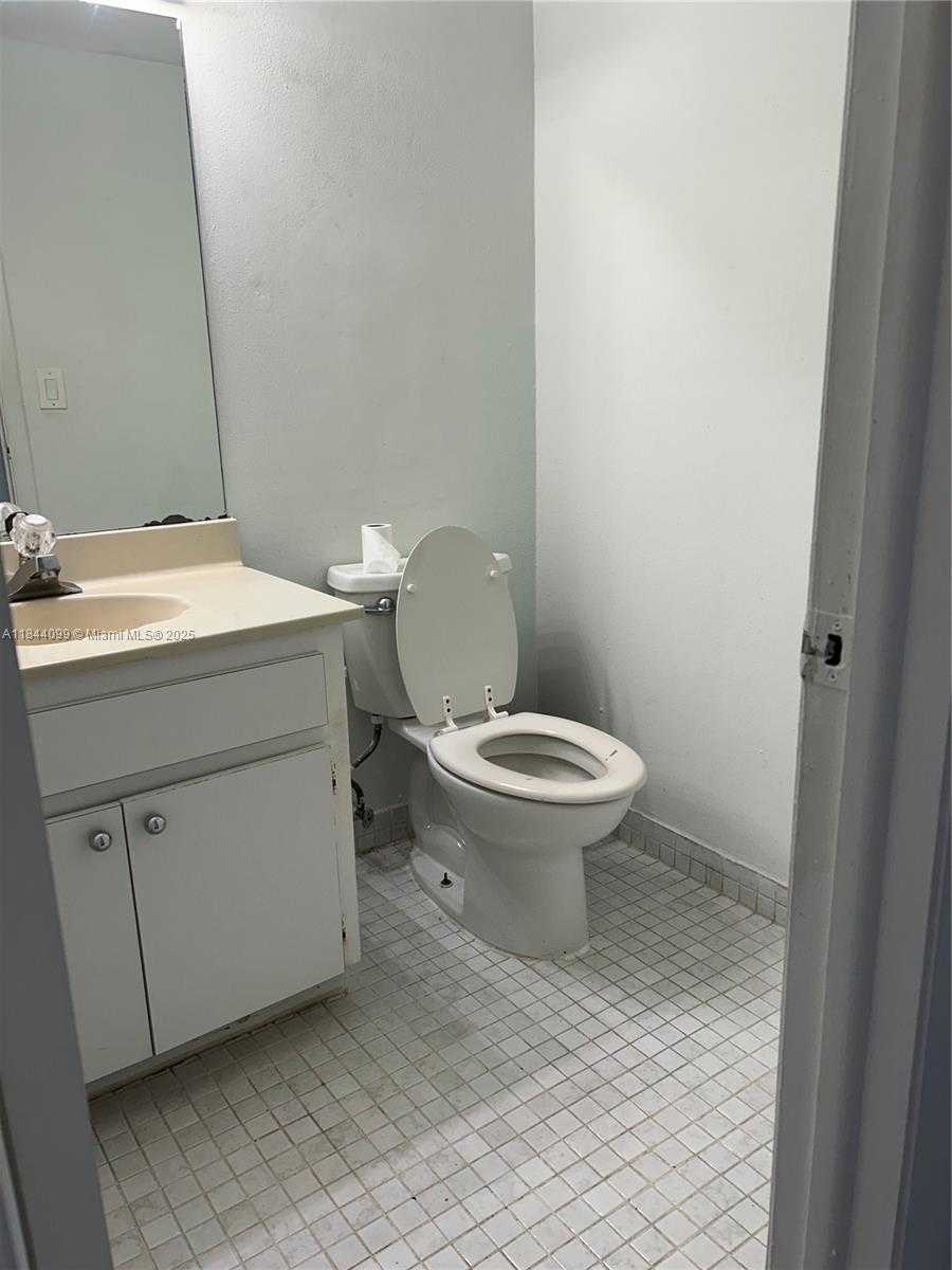 Small Image of 17600 NORTH BAY RD #N406, Sunny Isles Beach Number 9