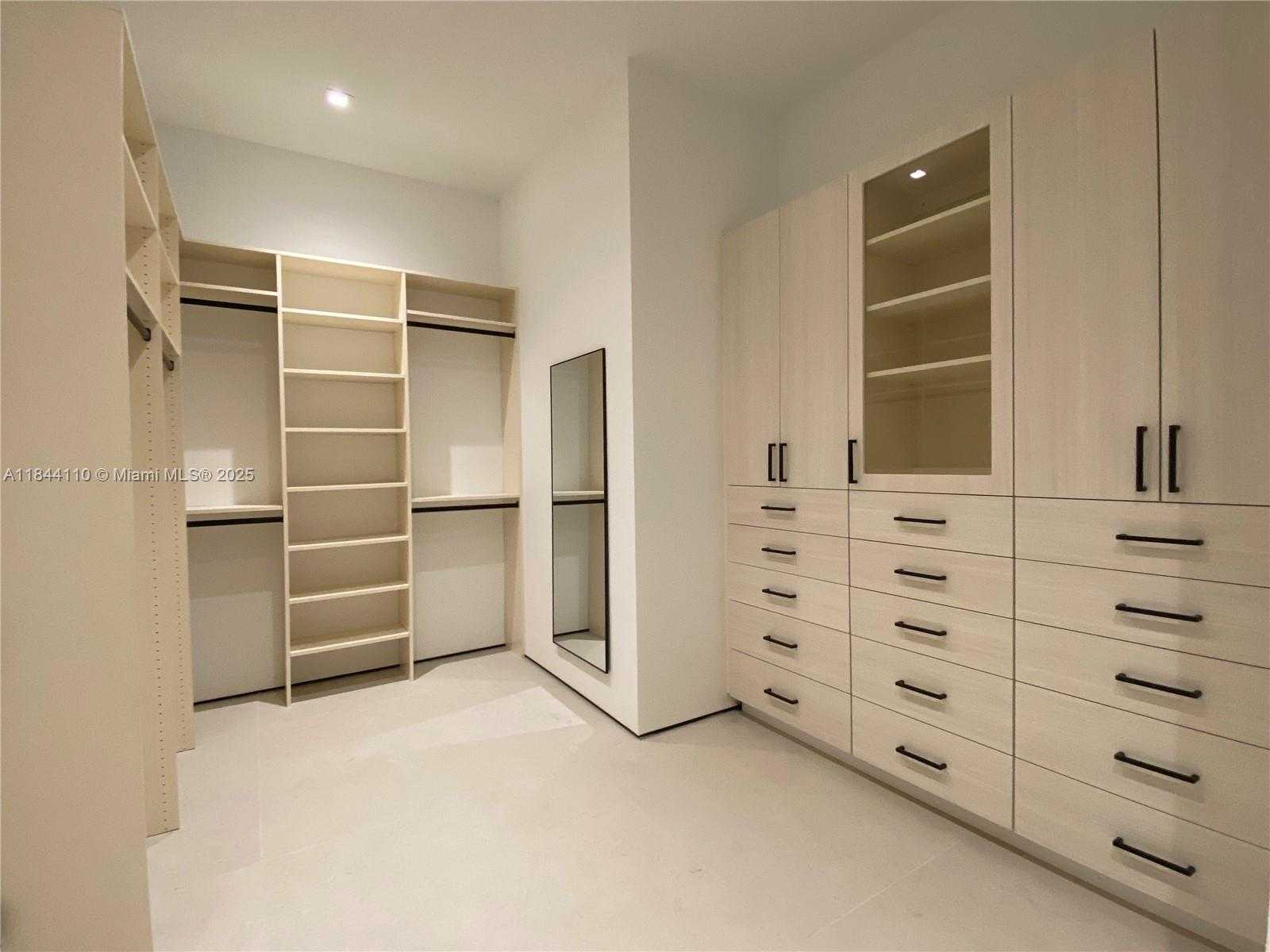 Small Image of 13085 CORONADO TER, North Miami Number 10