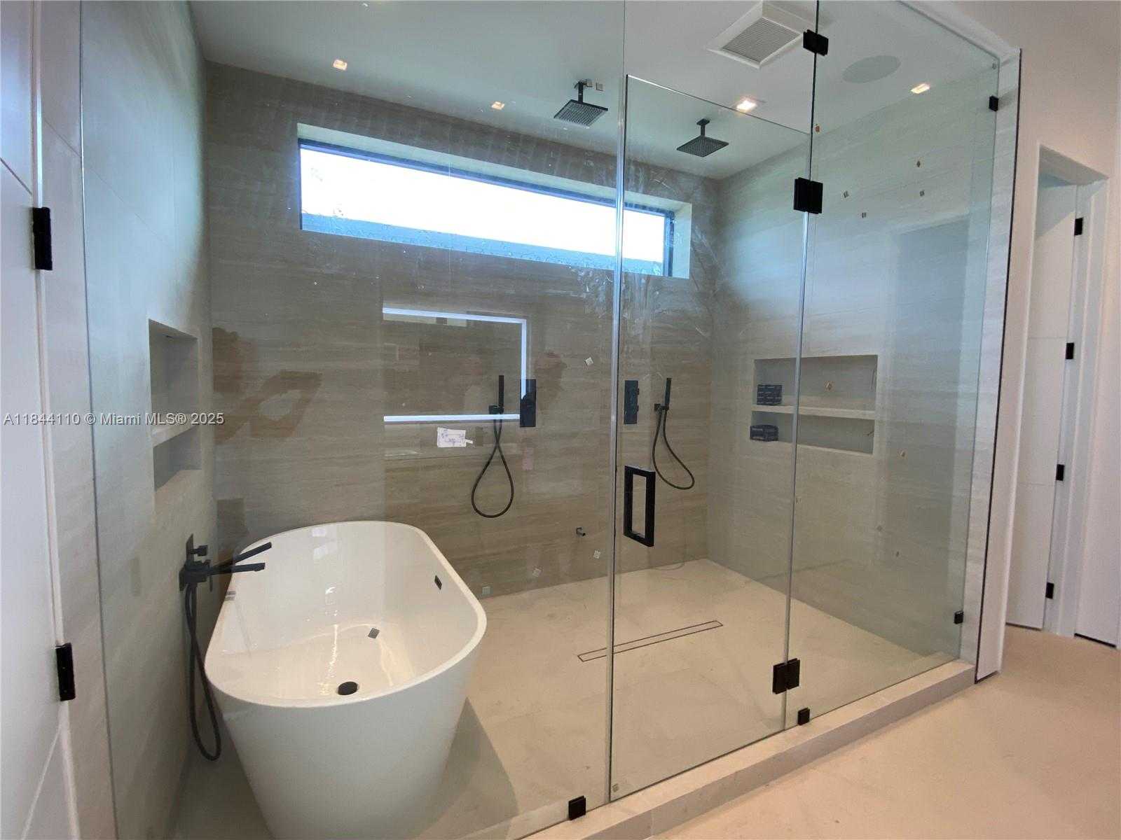 Small Image of 13085 CORONADO TER, North Miami Number 12