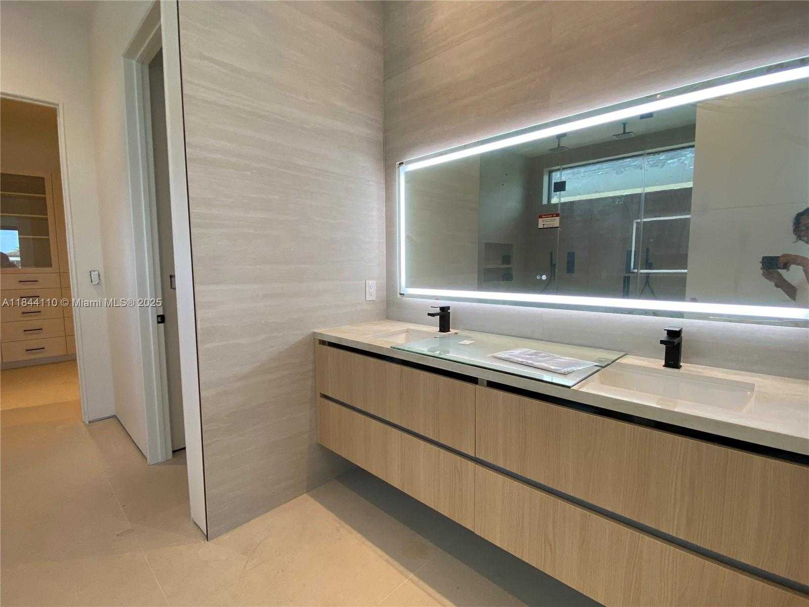 Small Image of 13085 CORONADO TER, North Miami Number 13
