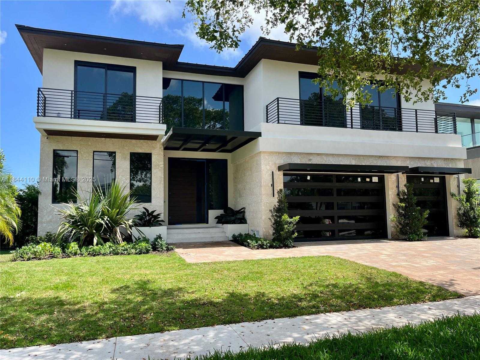 Small Image of 13085 CORONADO TER, North Miami Number 14