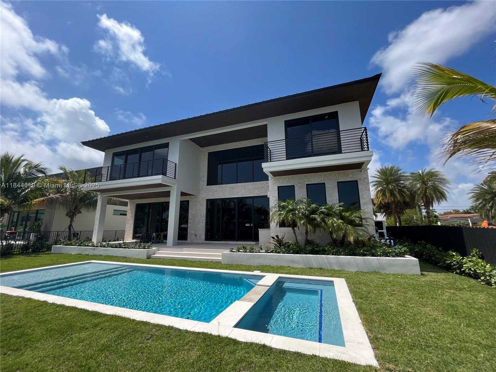 Small Image of 13085 CORONADO TER, North Miami Number 15
