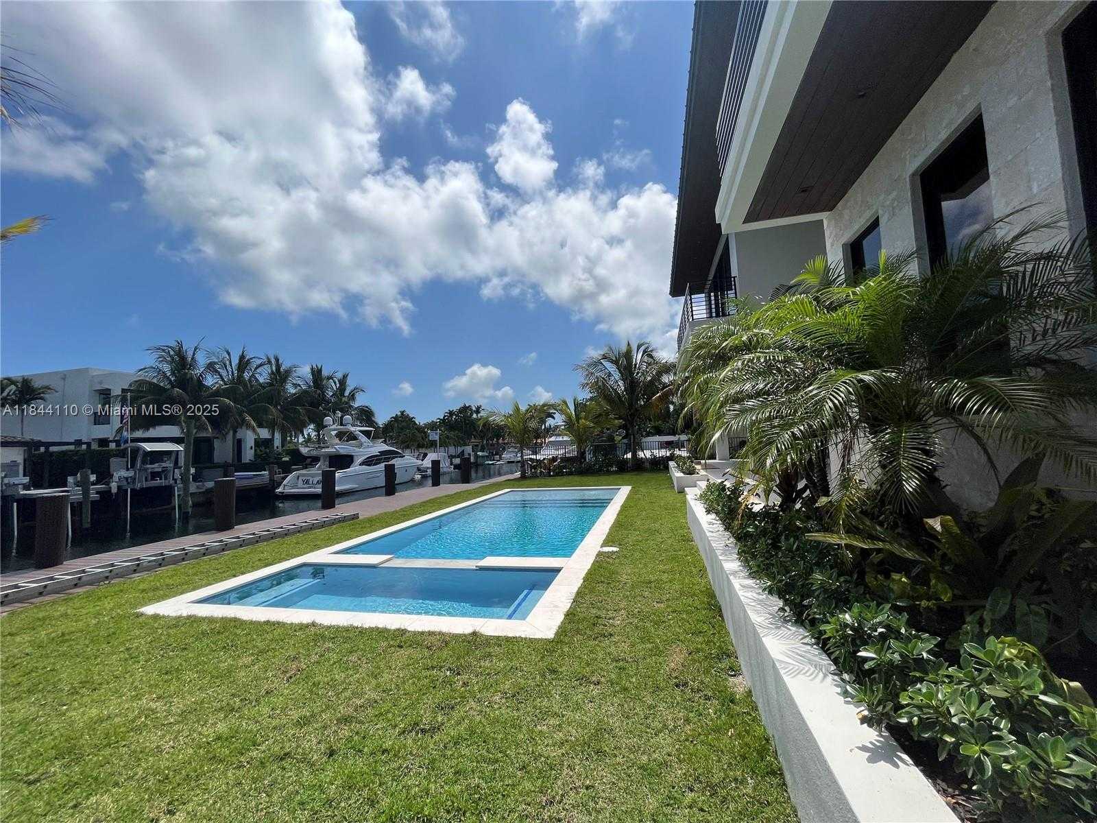 Small Image of 13085 CORONADO TER, North Miami Number 17