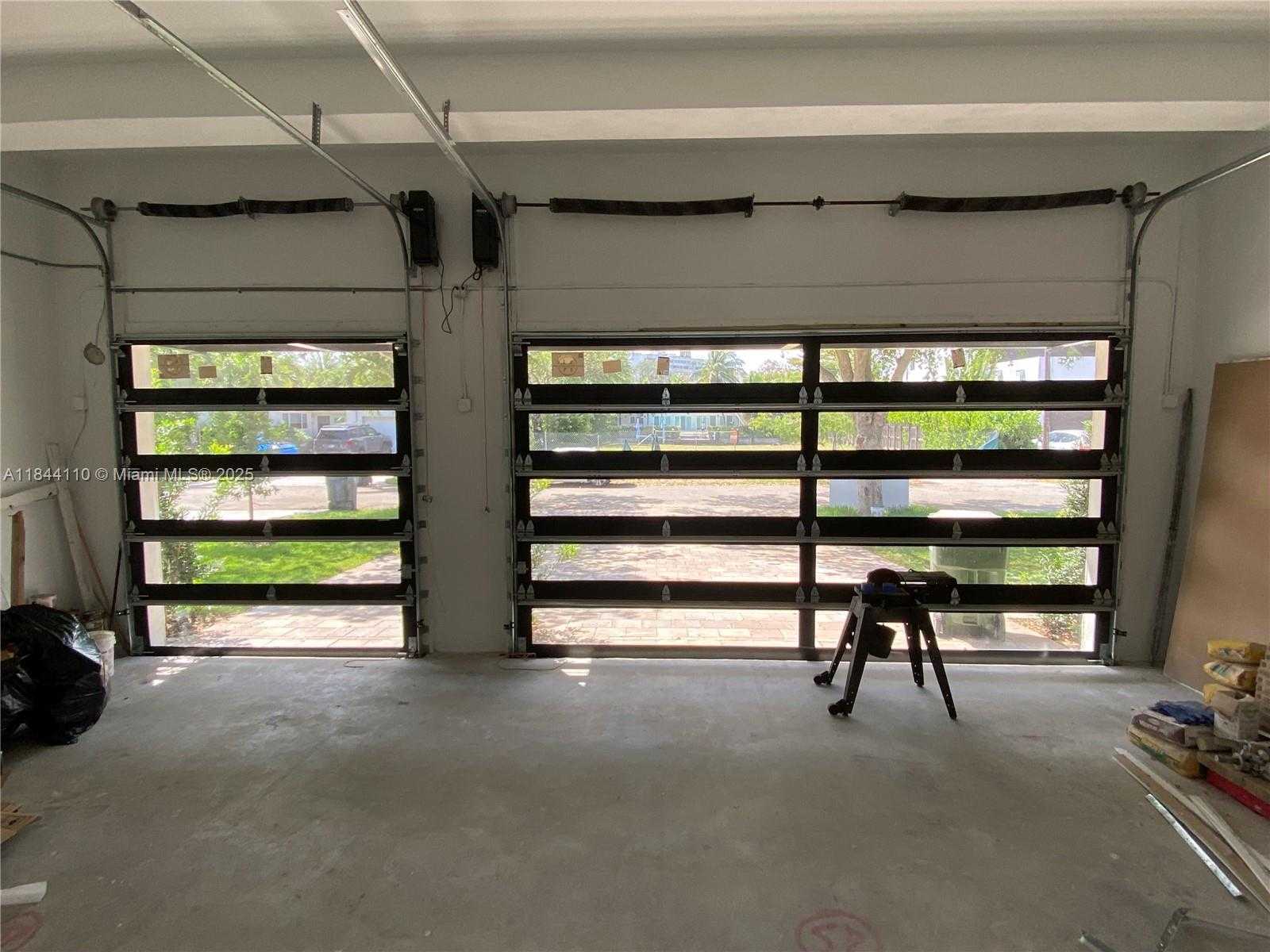 Small Image of 13085 CORONADO TER, North Miami Number 25