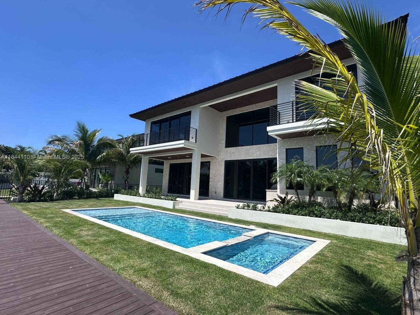 Small Image of 13085 CORONADO TER, North Miami Number 3