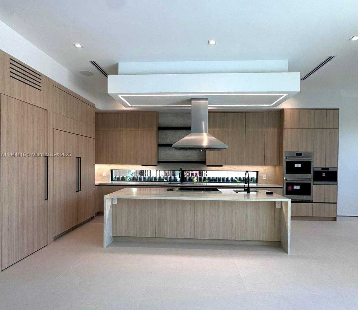 Small Image of 13085 CORONADO TER, North Miami Number 4