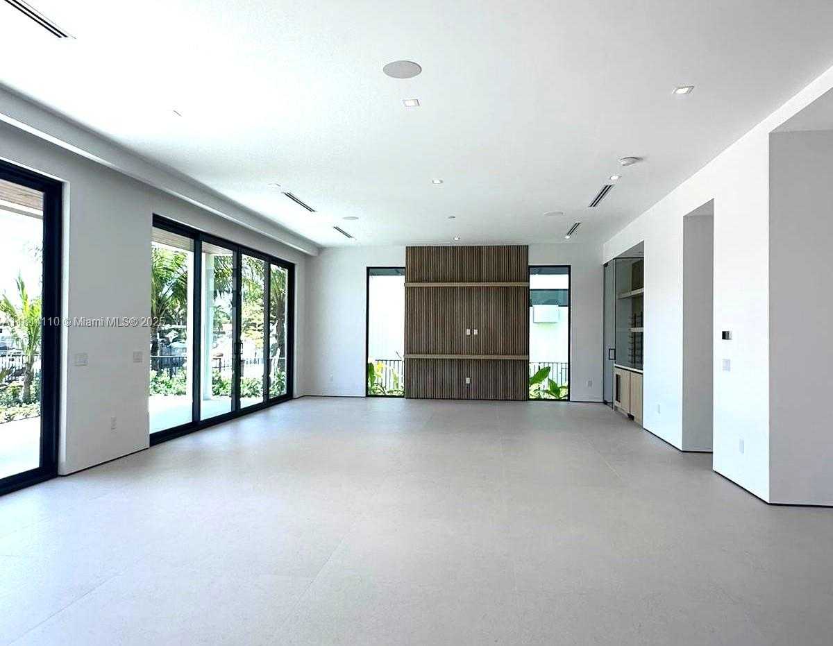 Small Image of 13085 CORONADO TER, North Miami Number 5
