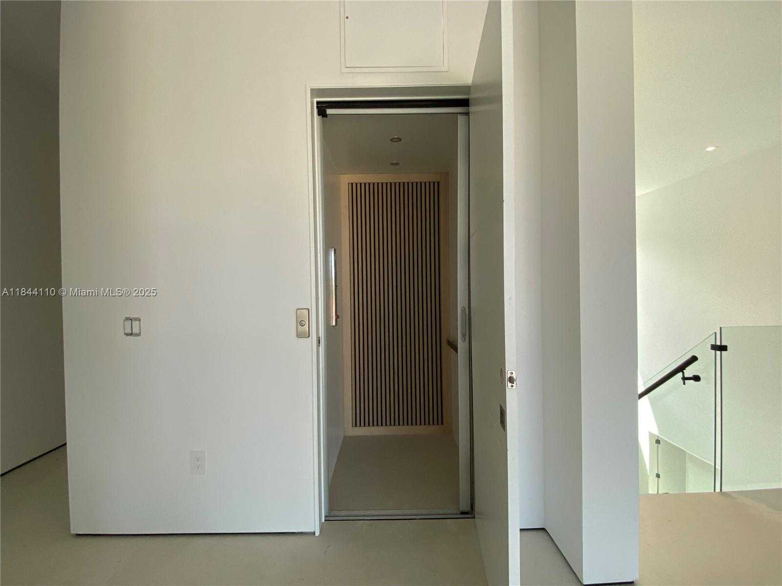 Small Image of 13085 CORONADO TER, North Miami Number 6