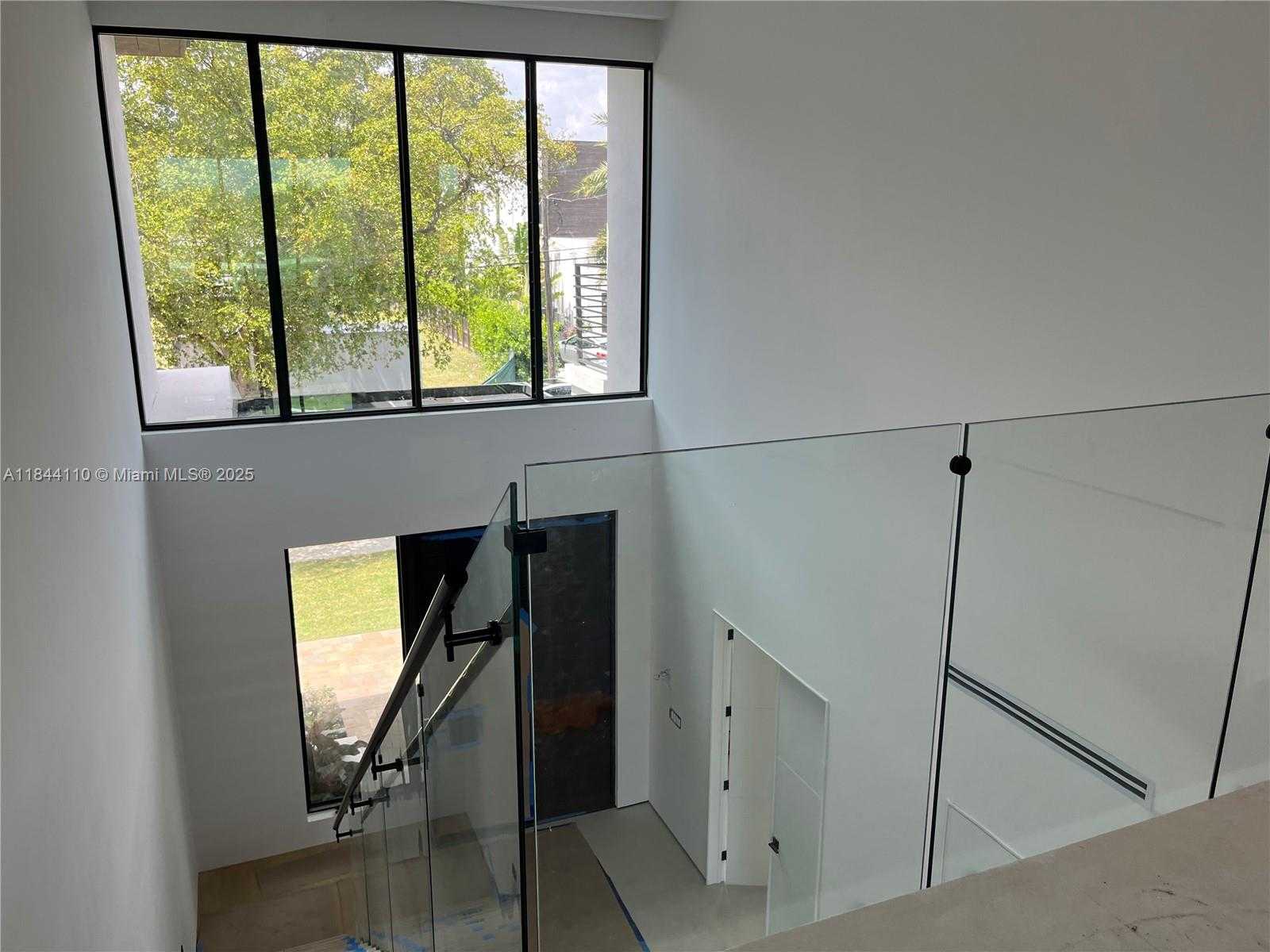 Small Image of 13085 CORONADO TER, North Miami Number 7
