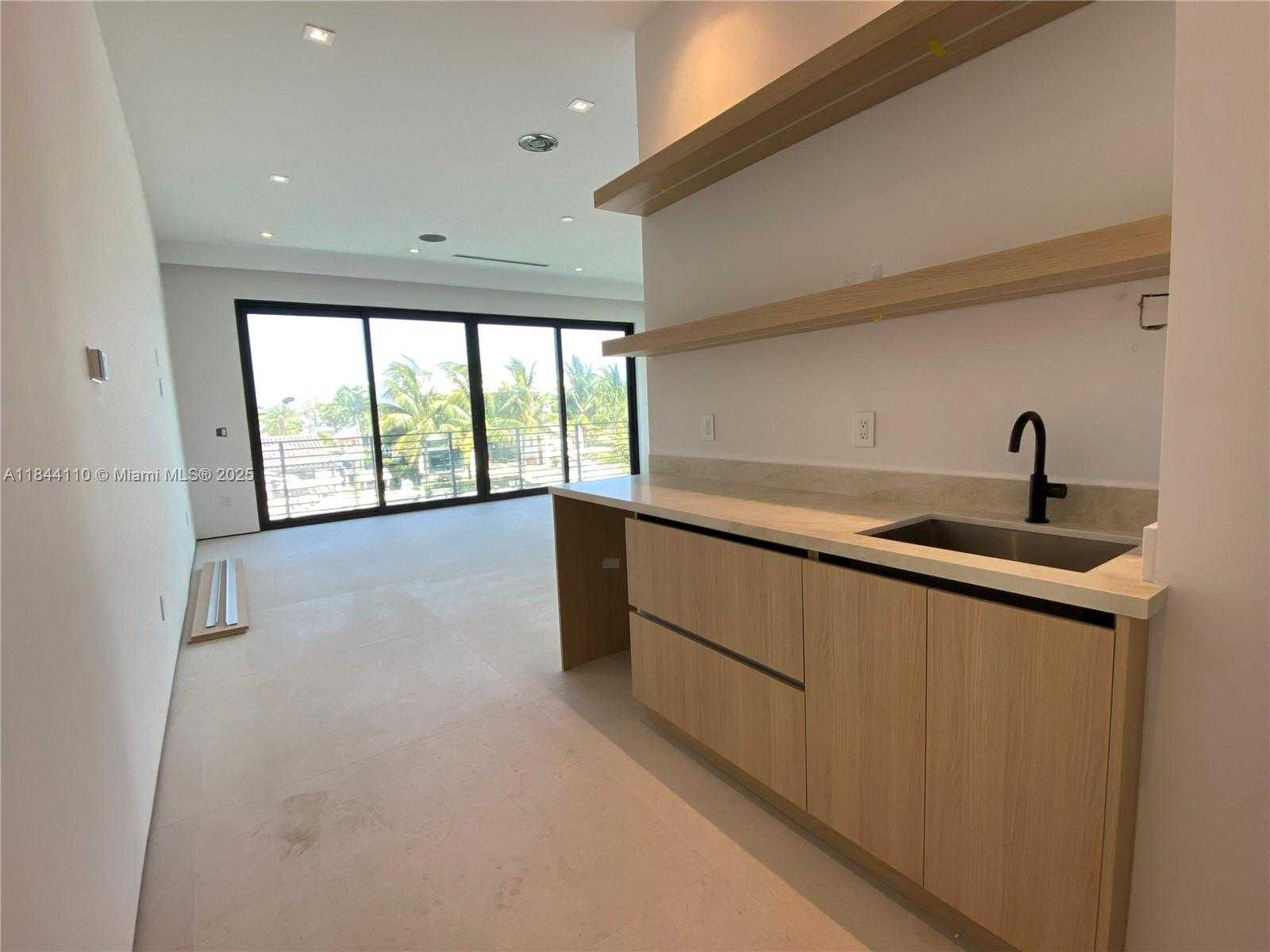 Small Image of 13085 CORONADO TER, North Miami Number 8