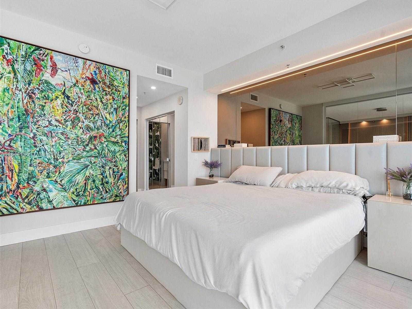 Small Image of Miami Number 10