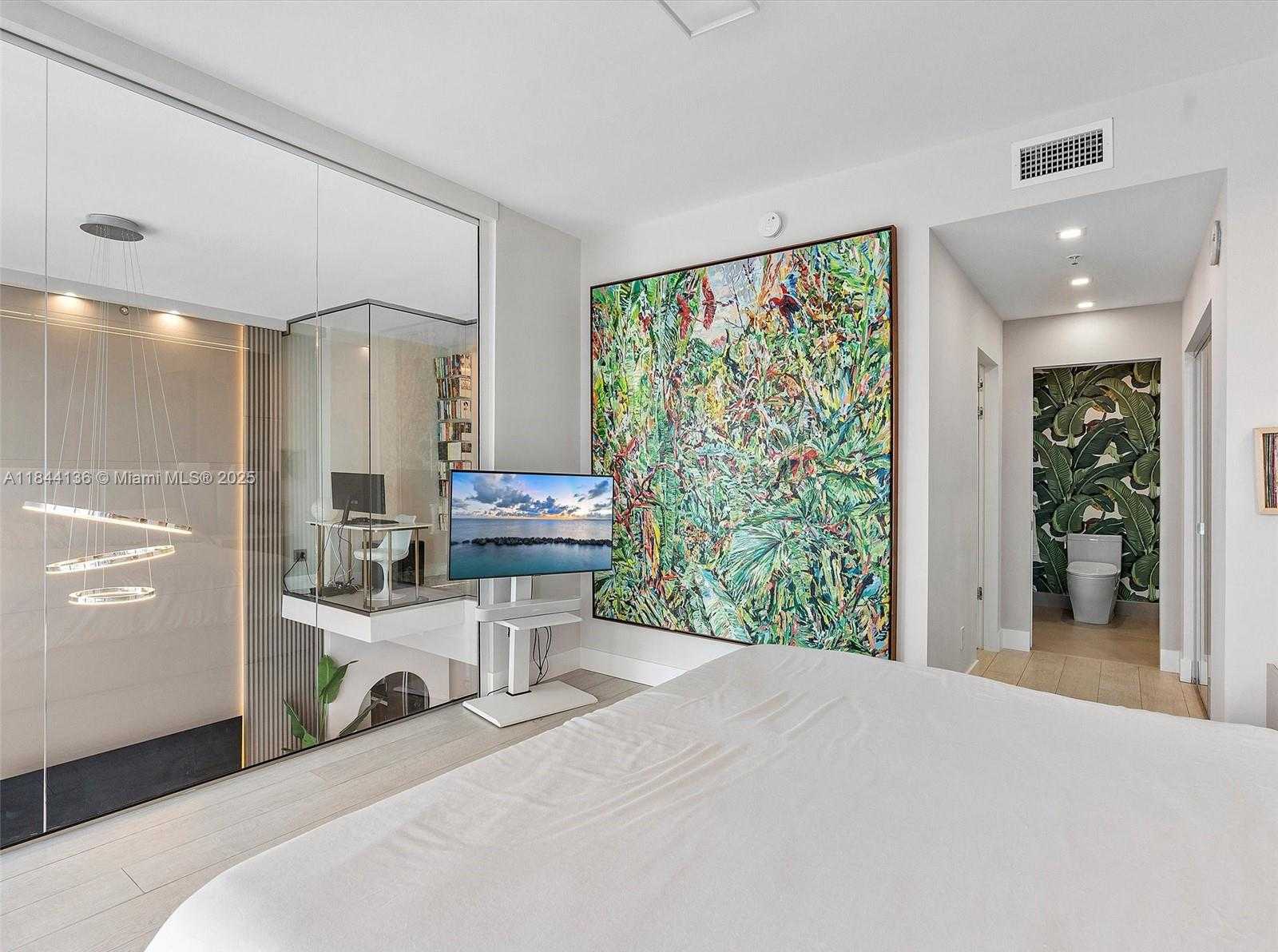 Small Image of Miami Number 11