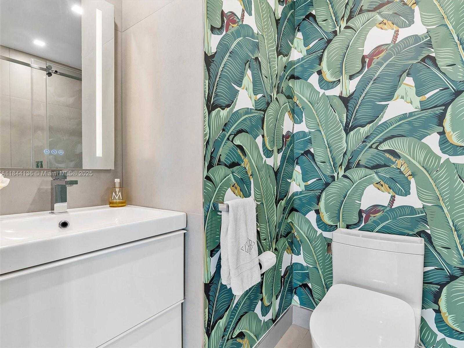 Small Image of Miami Number 13