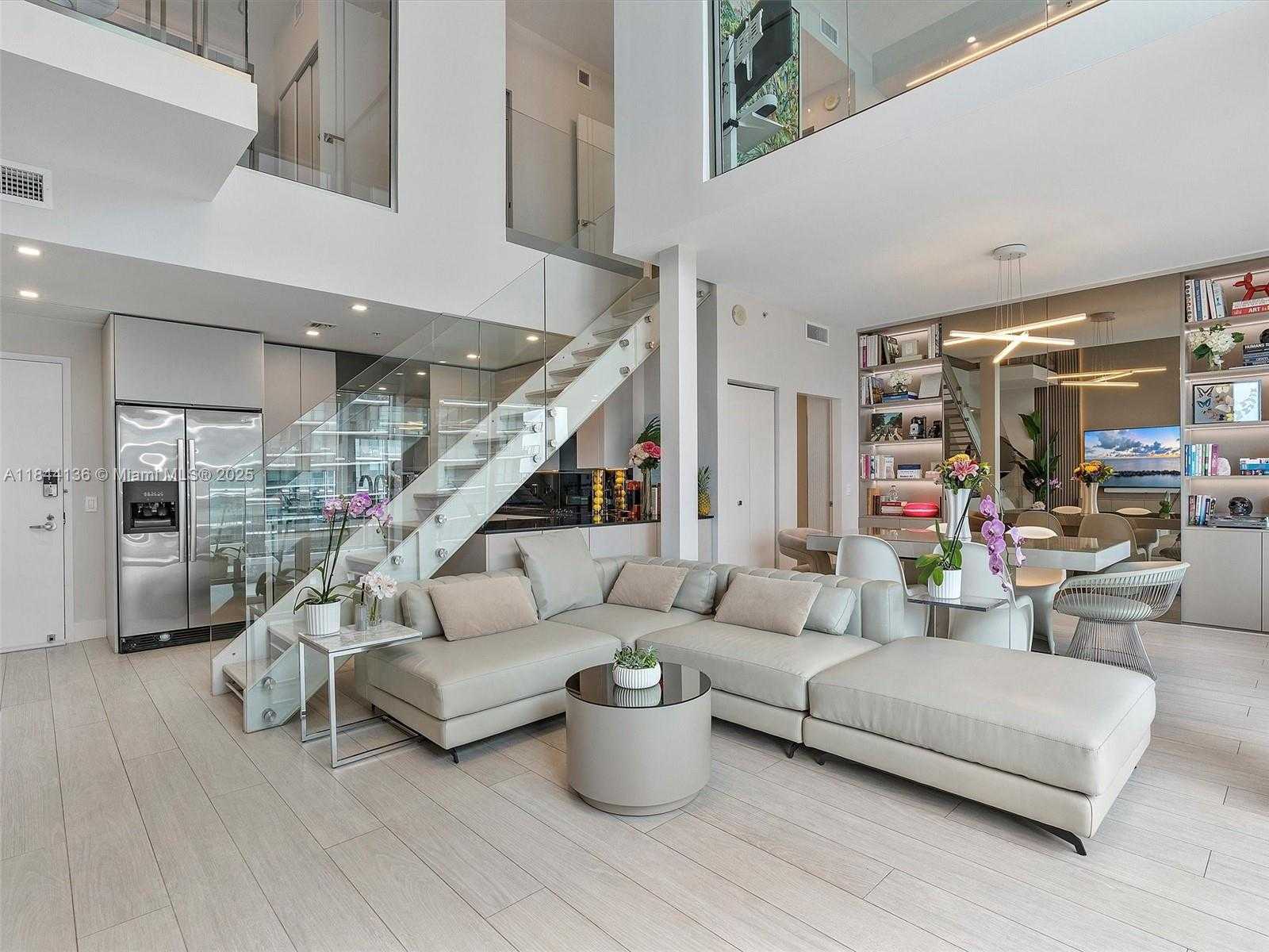 Small Image of Miami Number 2