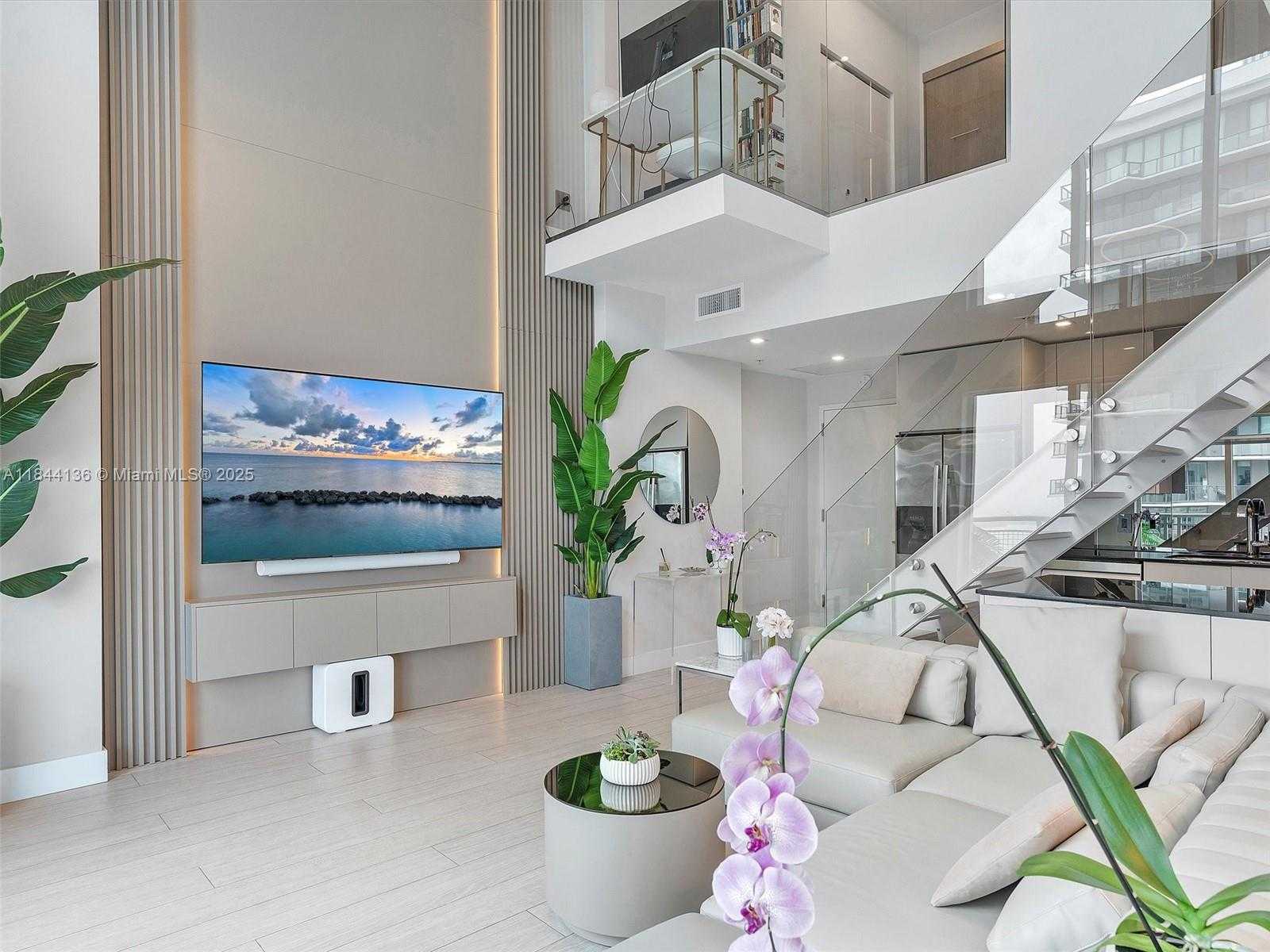 Small Image of Miami Number 21