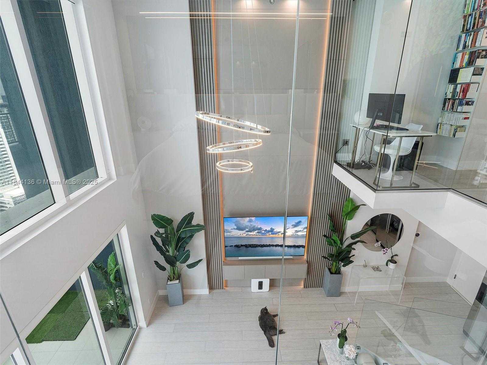 Small Image of Miami Number 28