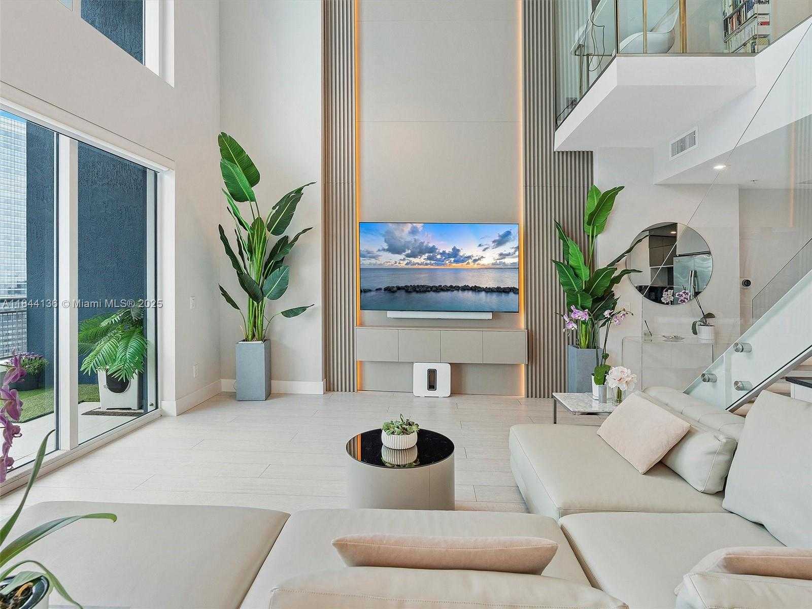 Small Image of Miami Number 3