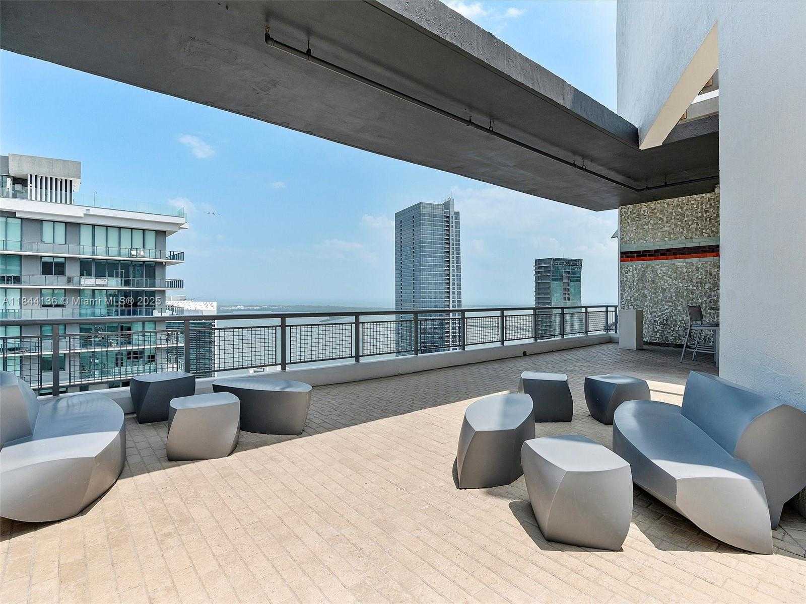 Small Image of Miami Number 32