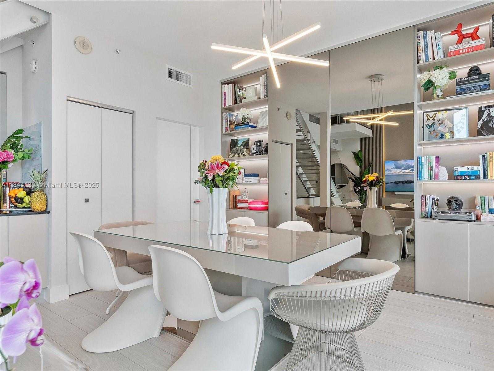 Small Image of Miami Number 4