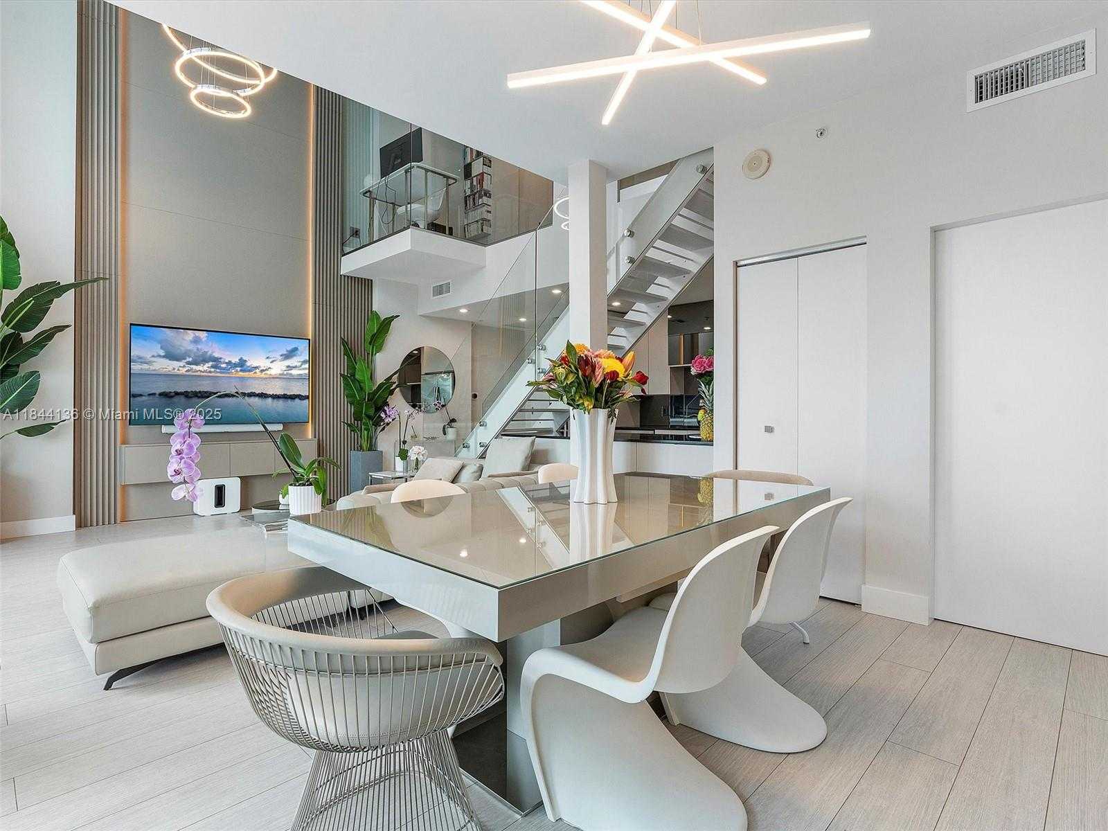 Small Image of Miami Number 5